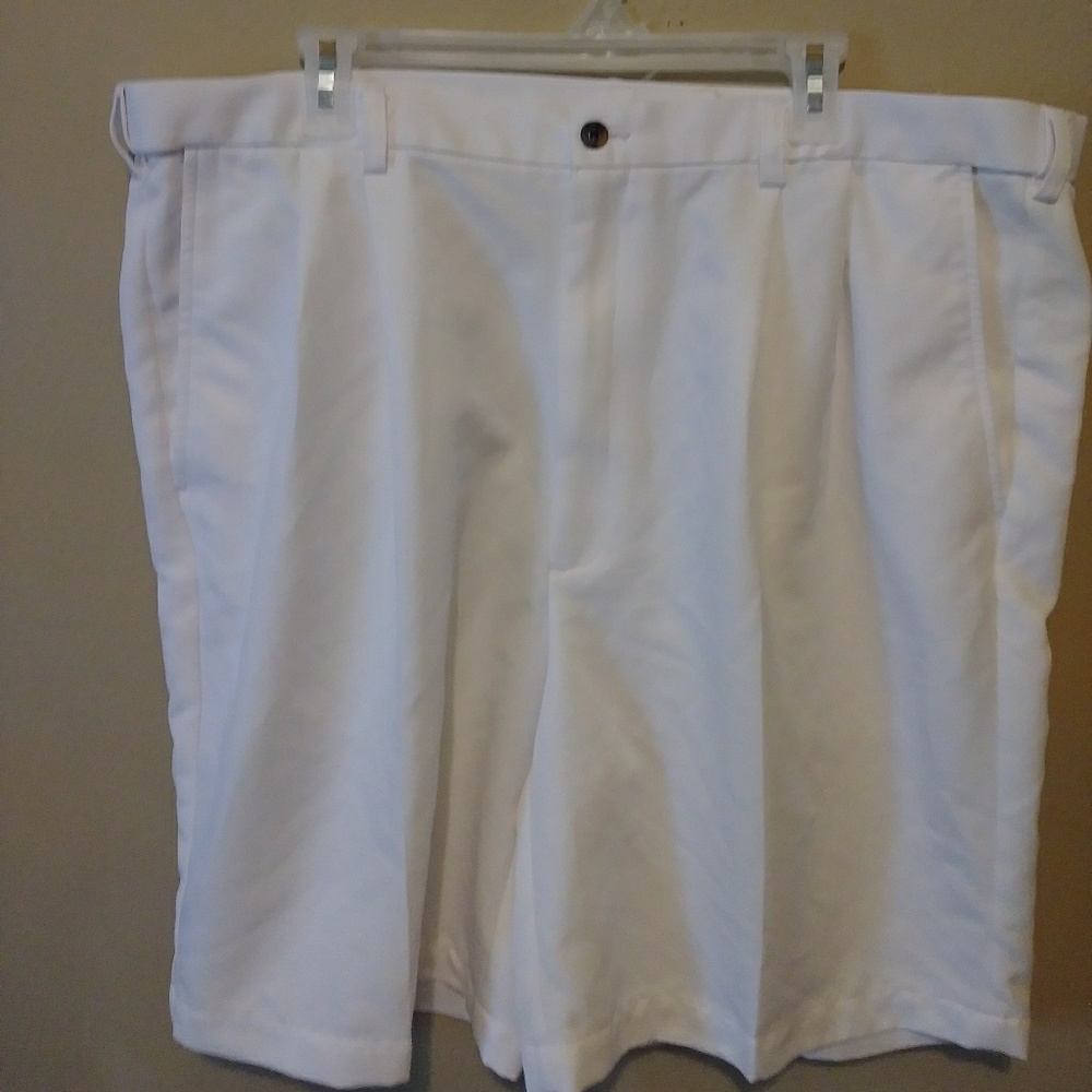White haggar shorts